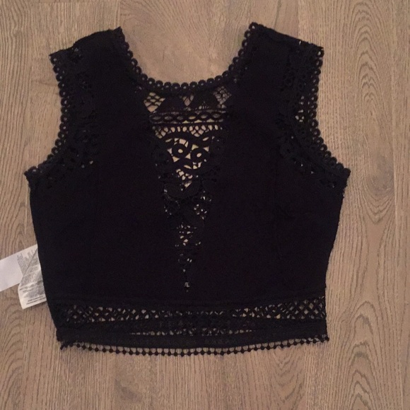 Guess Tiffany Black Lace Crop V Neck Top Sz M EUC - Picture 12 of 16